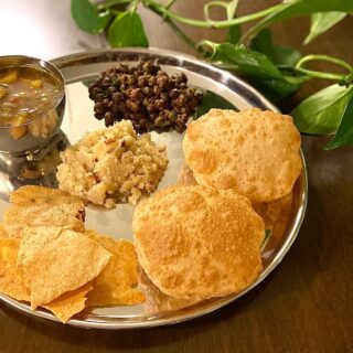 Wishing everyone a happy and blessed Maha Navmi..!!
Celebrating with Halwa-Poori and chana ❤️.
.
.
.
#navratri2021 #halwapoorichana #foodiesofinstagram #festival2021